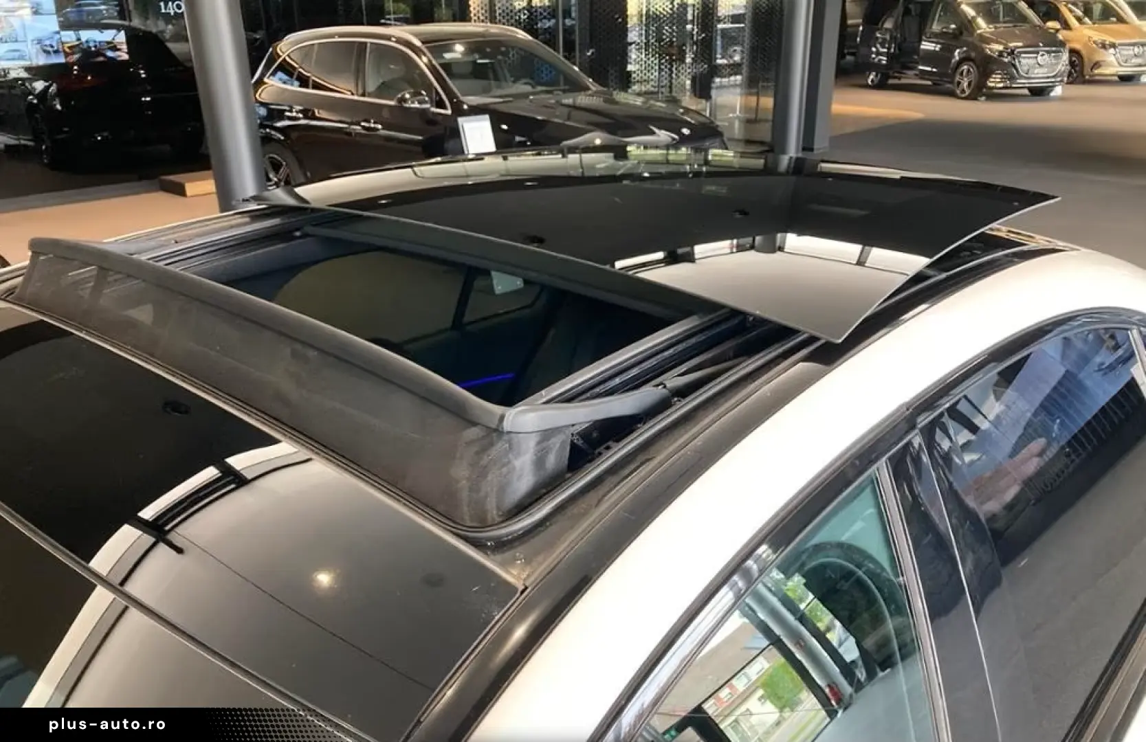 MERCEDES-BENZ E 300 e AMG SPORT DISTR NAVI LED PANO W-PAKET