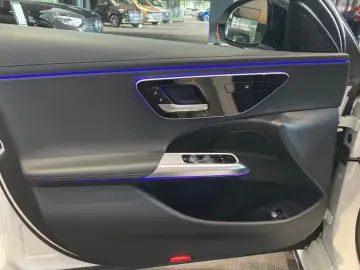 MERCEDES-BENZ E 300 e AMG SPORT DISTR NAVI LED PANO W-PAKET