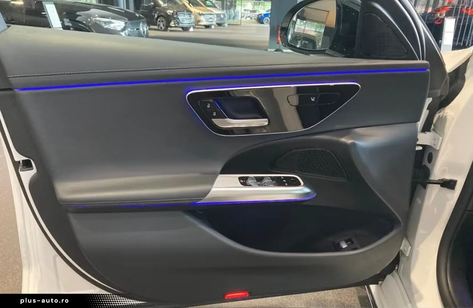 MERCEDES-BENZ E 300 e AMG SPORT DISTR NAVI LED PANO W-PAKET
