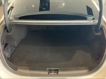 MERCEDES-BENZ E 300 e AMG SPORT DISTR NAVI LED PANO W-PAKET