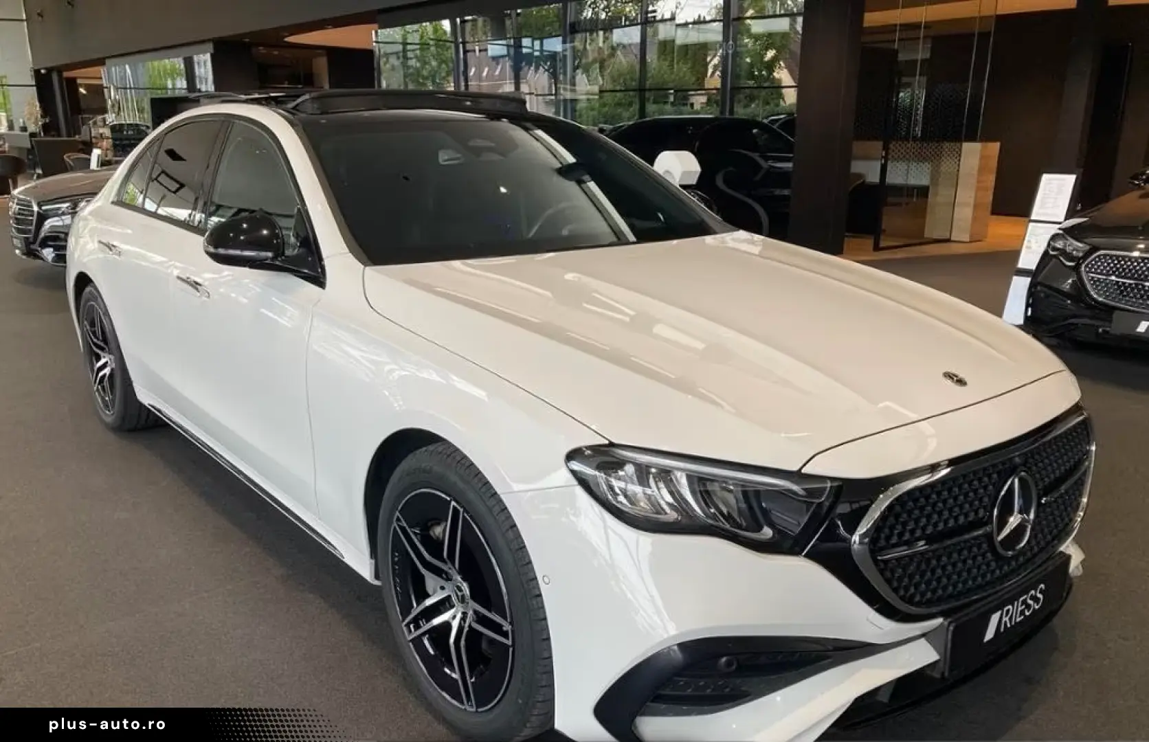 MERCEDES-BENZ E 300 e AMG SPORT DISTR NAVI LED PANO W-PAKET
