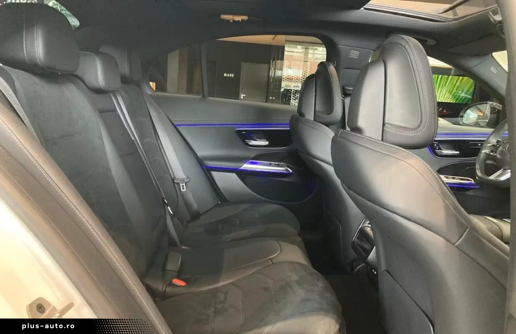 MERCEDES-BENZ E 300 e AMG SPORT DISTR NAVI LED PANO W-PAKET