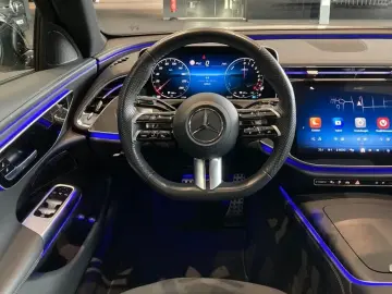 MERCEDES-BENZ E 300 e AMG SPORT DISTR NAVI LED PANO W-PAKET