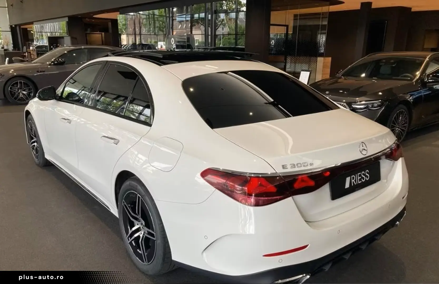 MERCEDES-BENZ E 300 e AMG SPORT DISTR NAVI LED PANO W-PAKET