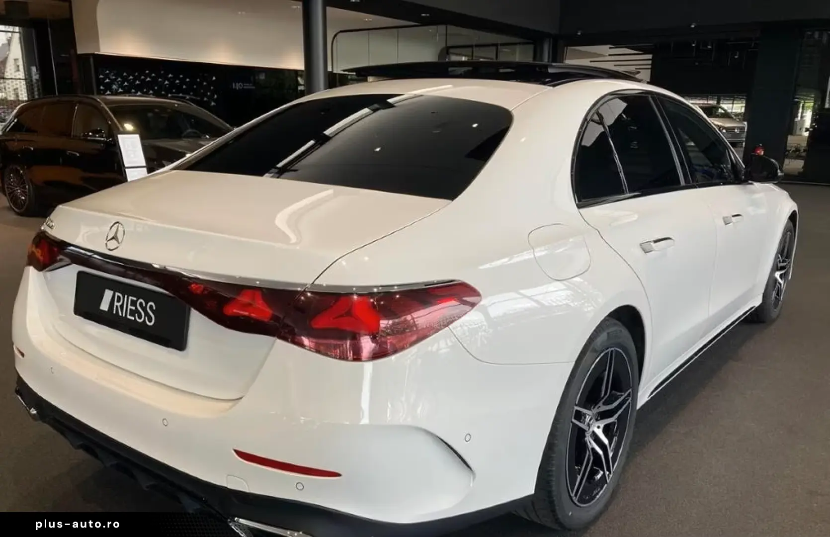 MERCEDES-BENZ E 300 e AMG SPORT DISTR NAVI LED PANO W-PAKET
