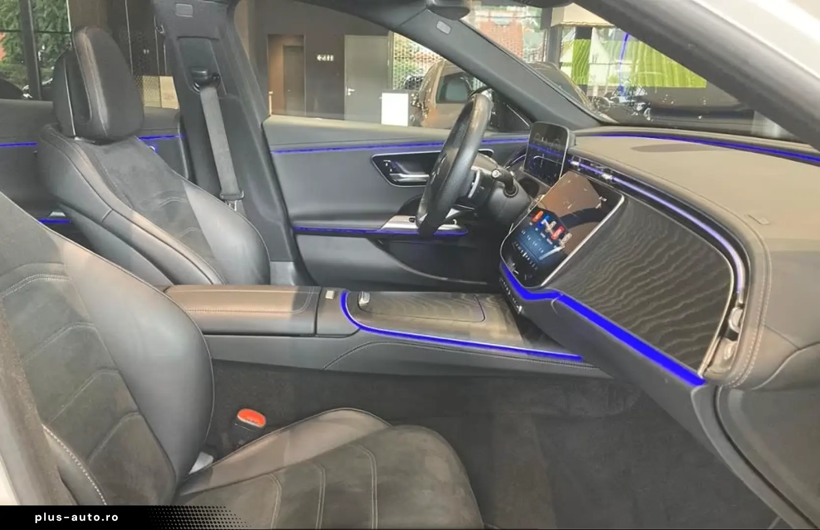 MERCEDES-BENZ E 300 e AMG SPORT DISTR NAVI LED PANO W-PAKET