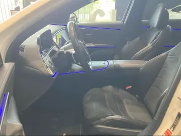 MERCEDES-BENZ E 300 e AMG SPORT DISTR NAVI LED PANO W-PAKET