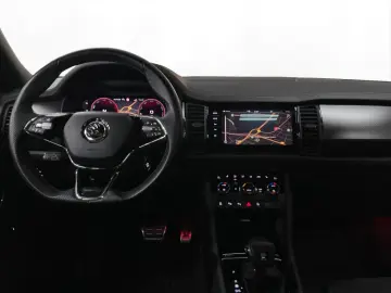 SKODA Kodiaq 2.0 TDI Sportline AHK Pano LED LM 20  RFK