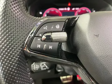 SKODA Kodiaq 2.0 TDI Sportline AHK Pano LED LM 20  RFK