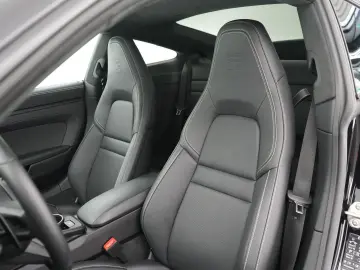PORSCHE 992 Carrera 4 GTS