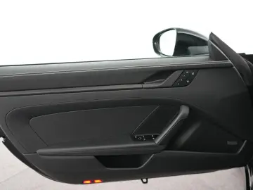 PORSCHE 992 Carrera 4 GTS