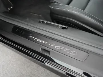 PORSCHE 992 Carrera 4 GTS