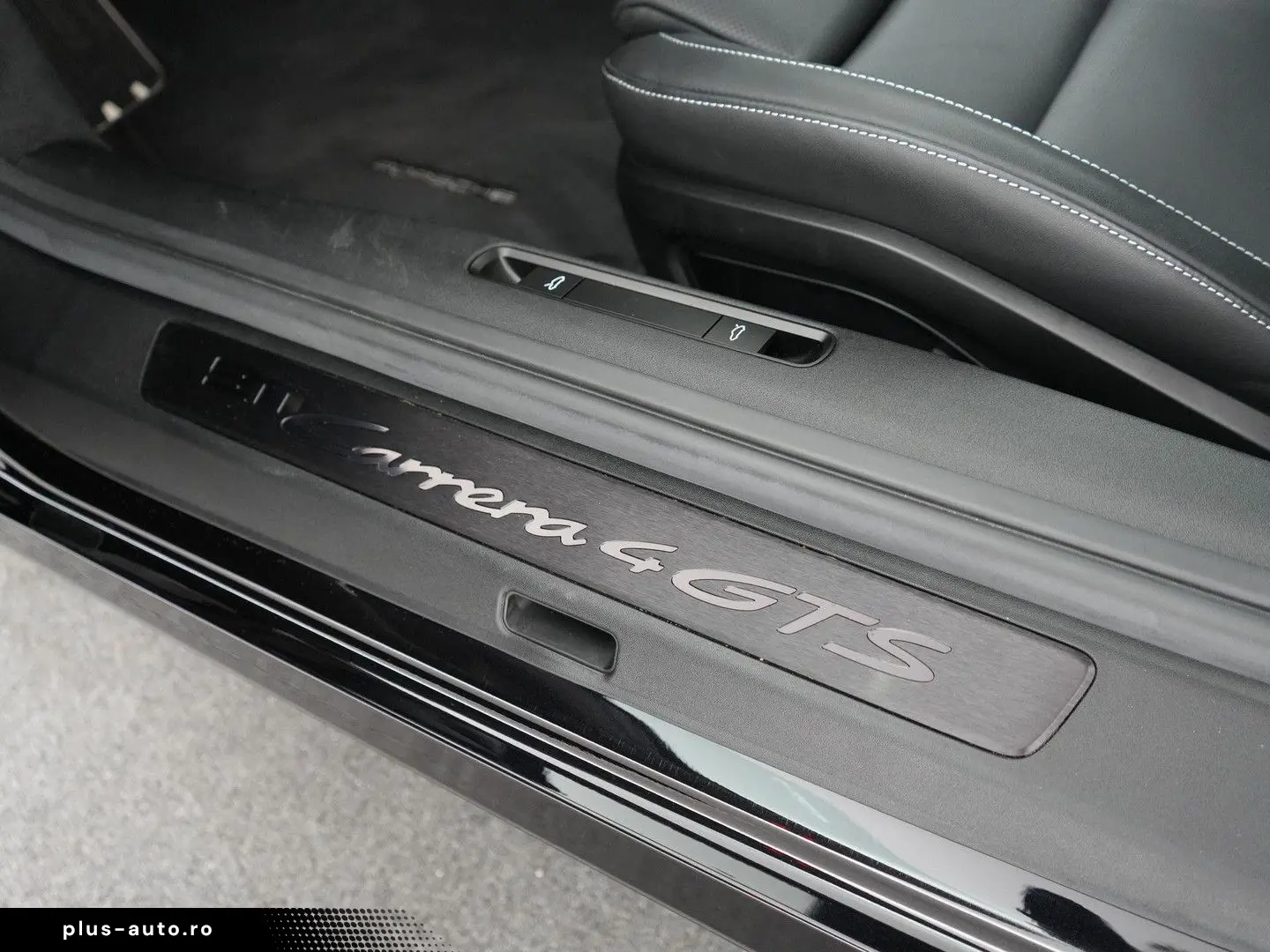 PORSCHE 992 Carrera 4 GTS
