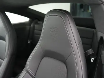 PORSCHE 992 Carrera 4 GTS