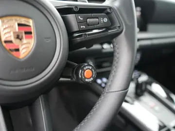PORSCHE 992 Carrera 4 GTS