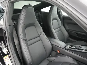 PORSCHE 992 Carrera 4 GTS