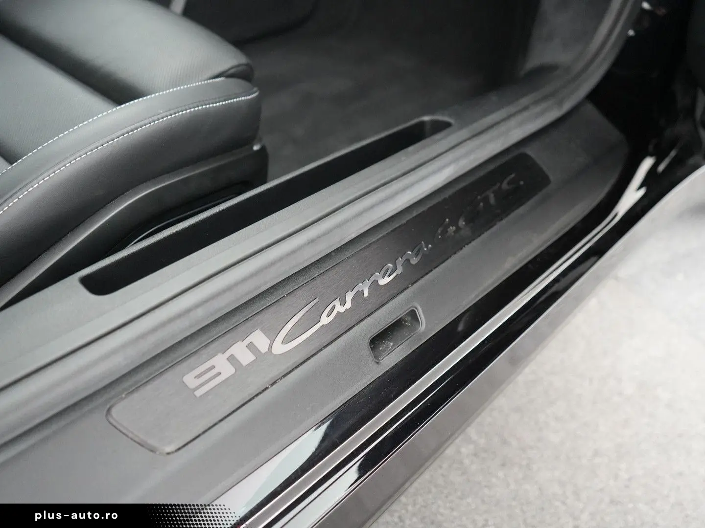 PORSCHE 992 Carrera 4 GTS