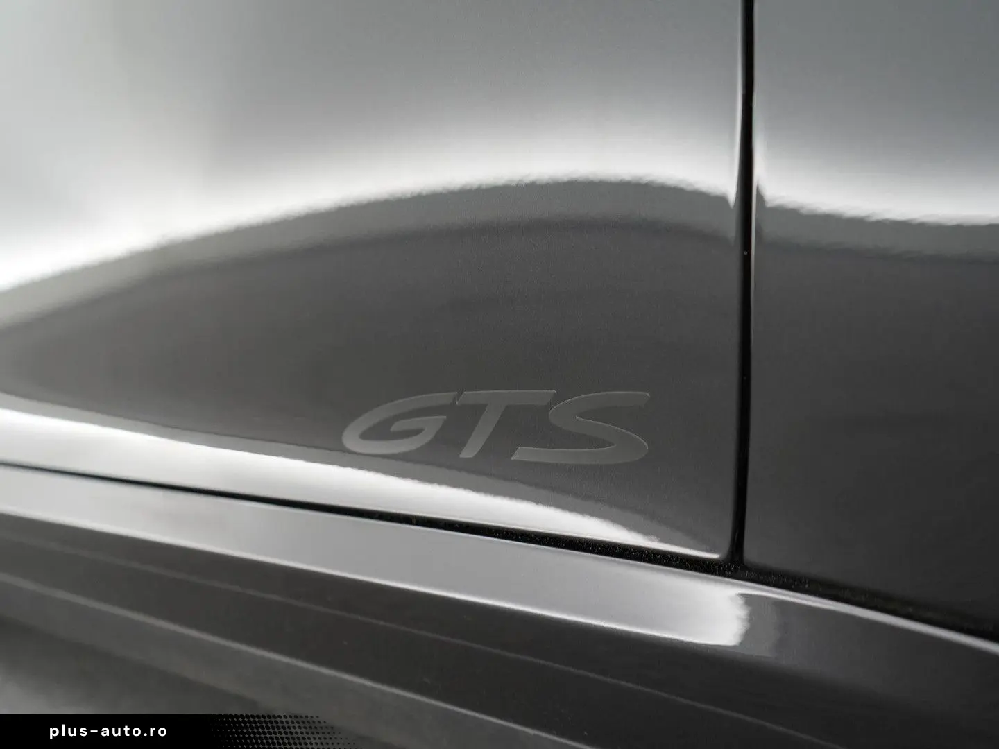 PORSCHE 992 Carrera 4 GTS