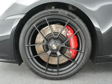 PORSCHE 992 Carrera 4 GTS