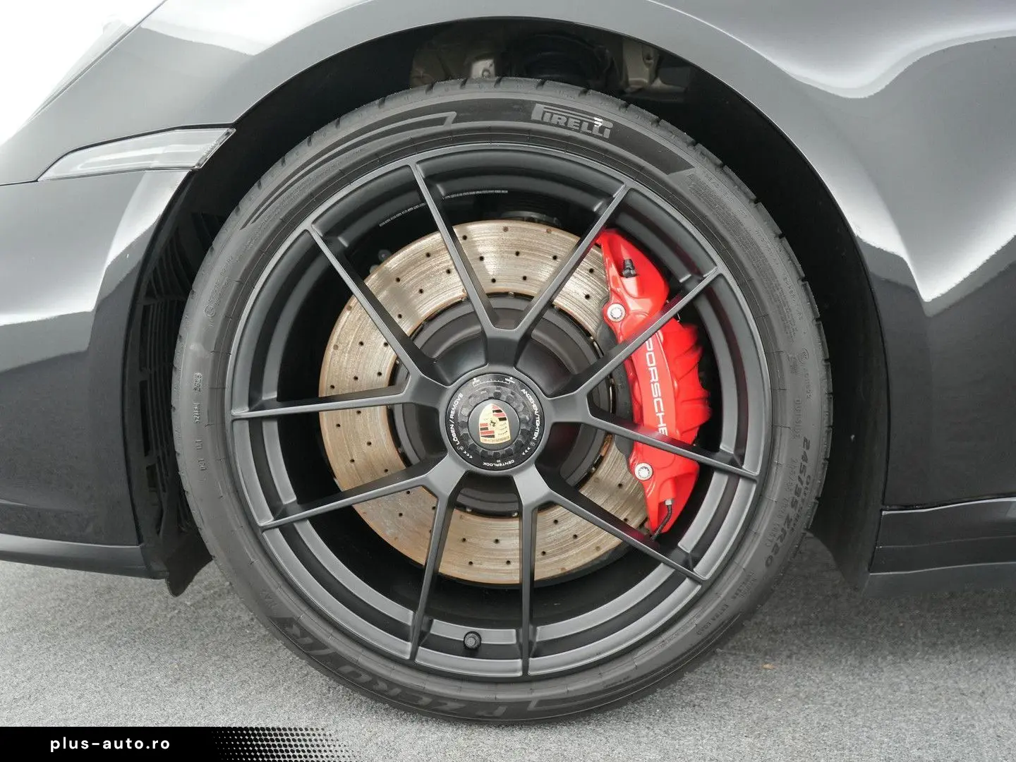 PORSCHE 992 Carrera 4 GTS