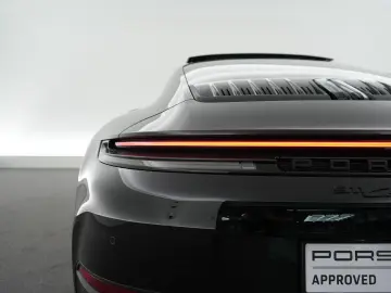 PORSCHE 992 Carrera 4 GTS