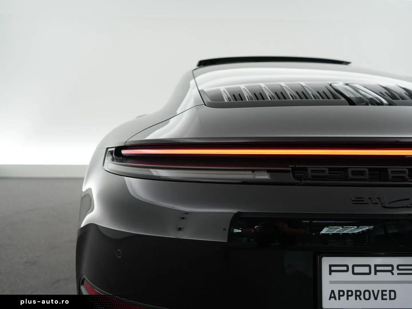PORSCHE 992 Carrera 4 GTS