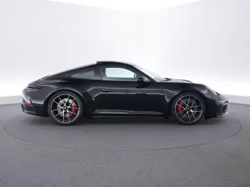 PORSCHE 992 Carrera 4 GTS
