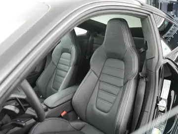 PORSCHE 992 Carrera 4 GTS