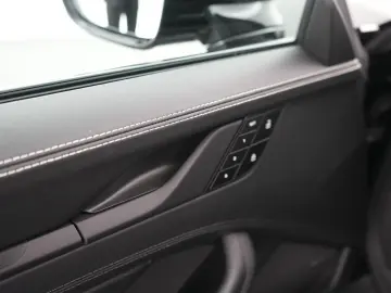 PORSCHE 992 Carrera 4 GTS