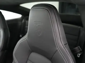 PORSCHE 992 Carrera 4 GTS