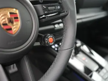 PORSCHE 992 Carrera 4 GTS