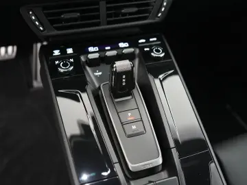 PORSCHE 992 Carrera 4 GTS