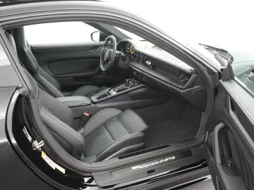 PORSCHE 992 Carrera 4 GTS
