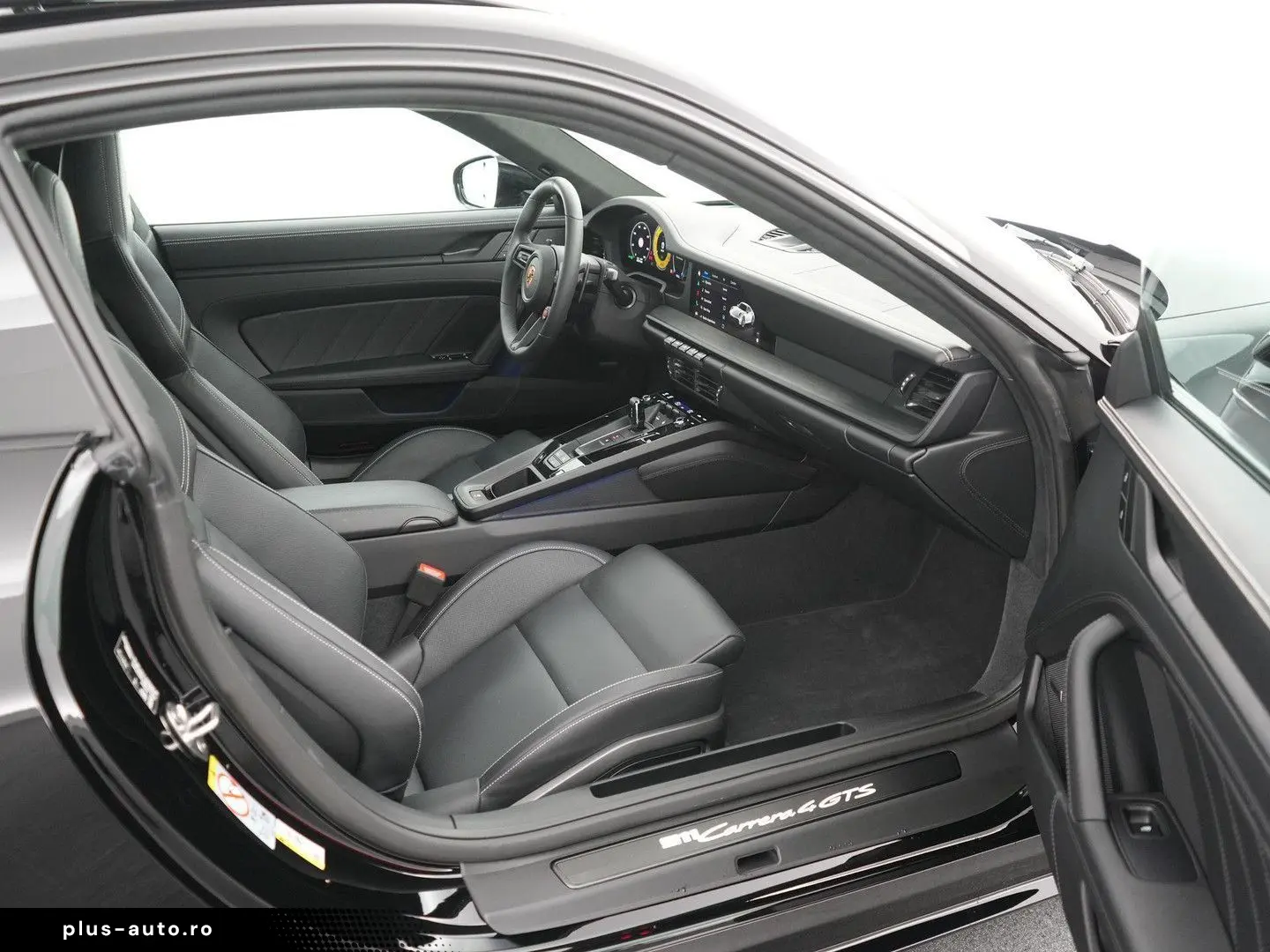 PORSCHE 992 Carrera 4 GTS