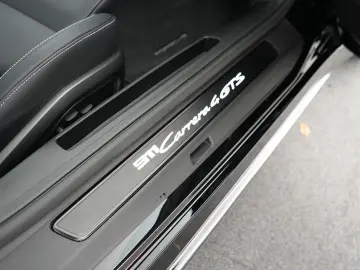 PORSCHE 992 Carrera 4 GTS