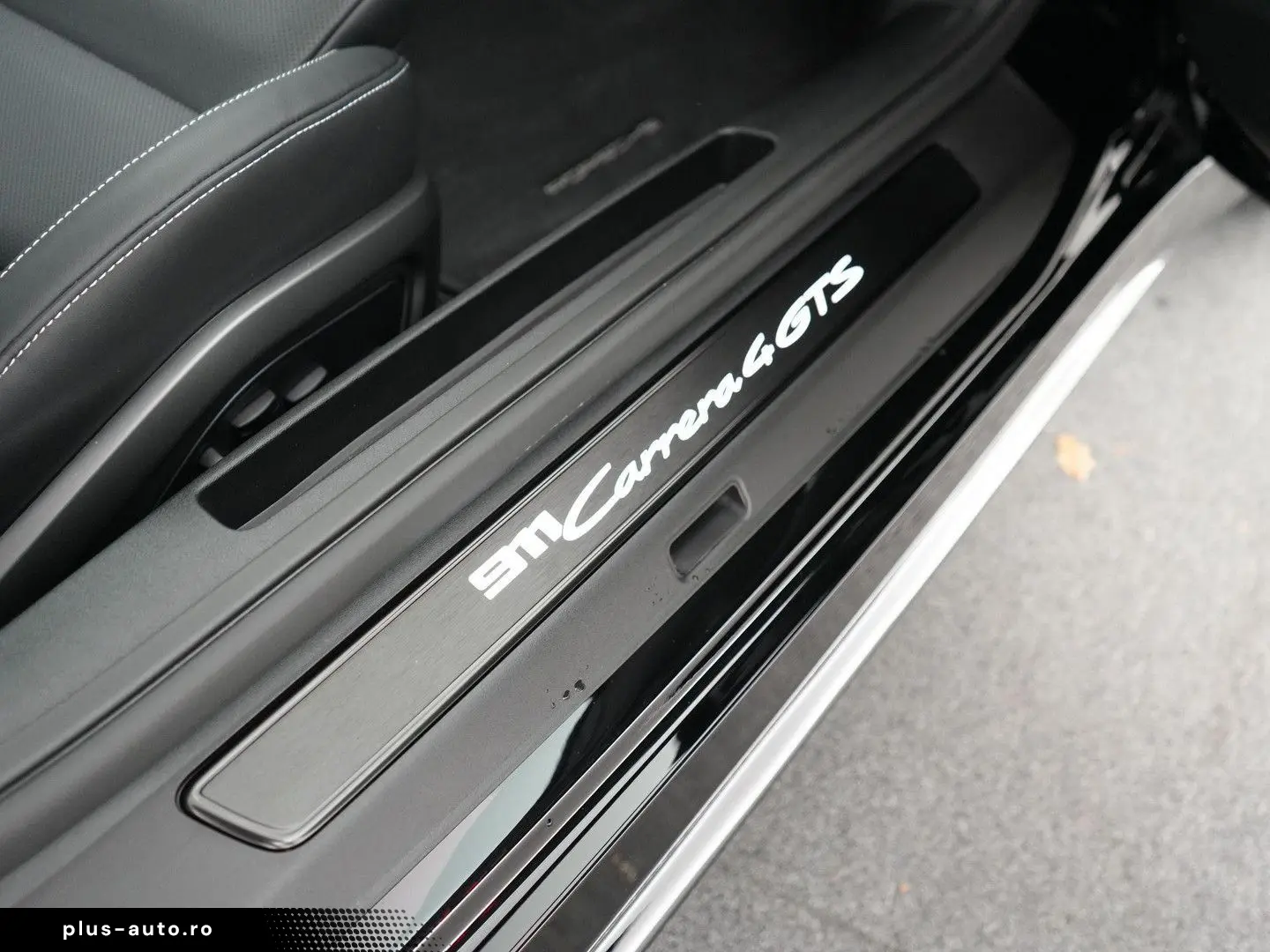 PORSCHE 992 Carrera 4 GTS