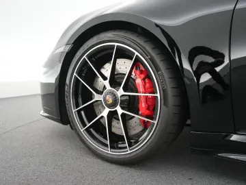 PORSCHE 992 Carrera 4 GTS