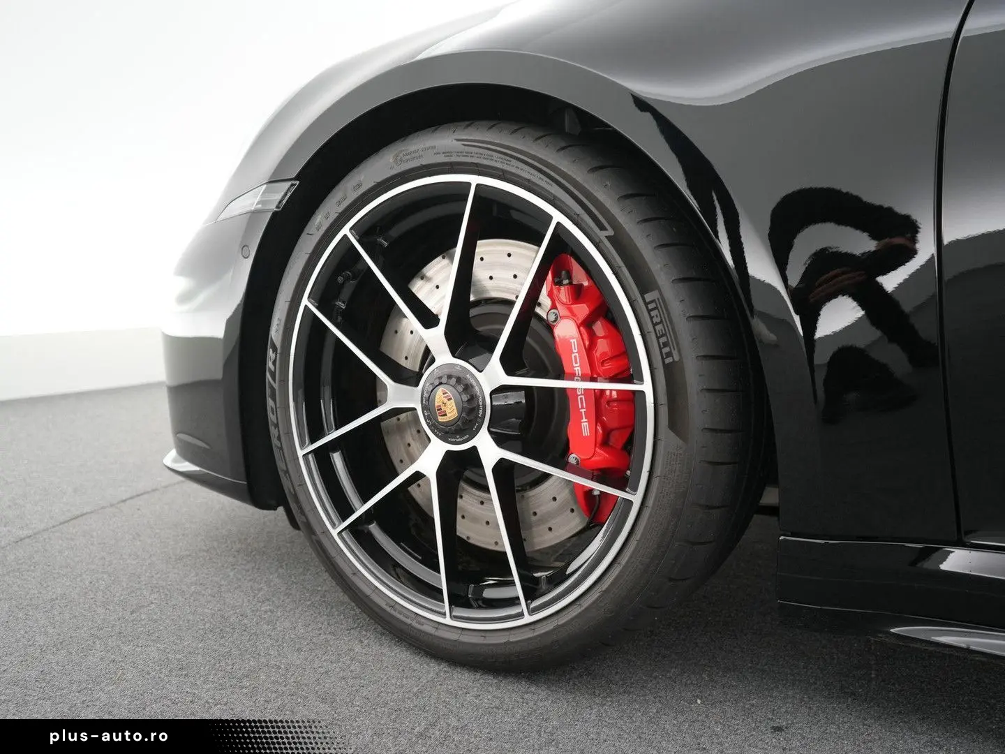 PORSCHE 992 Carrera 4 GTS