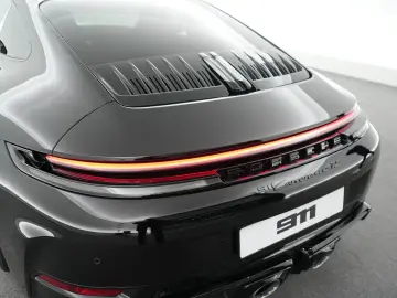 PORSCHE 992 Carrera 4 GTS