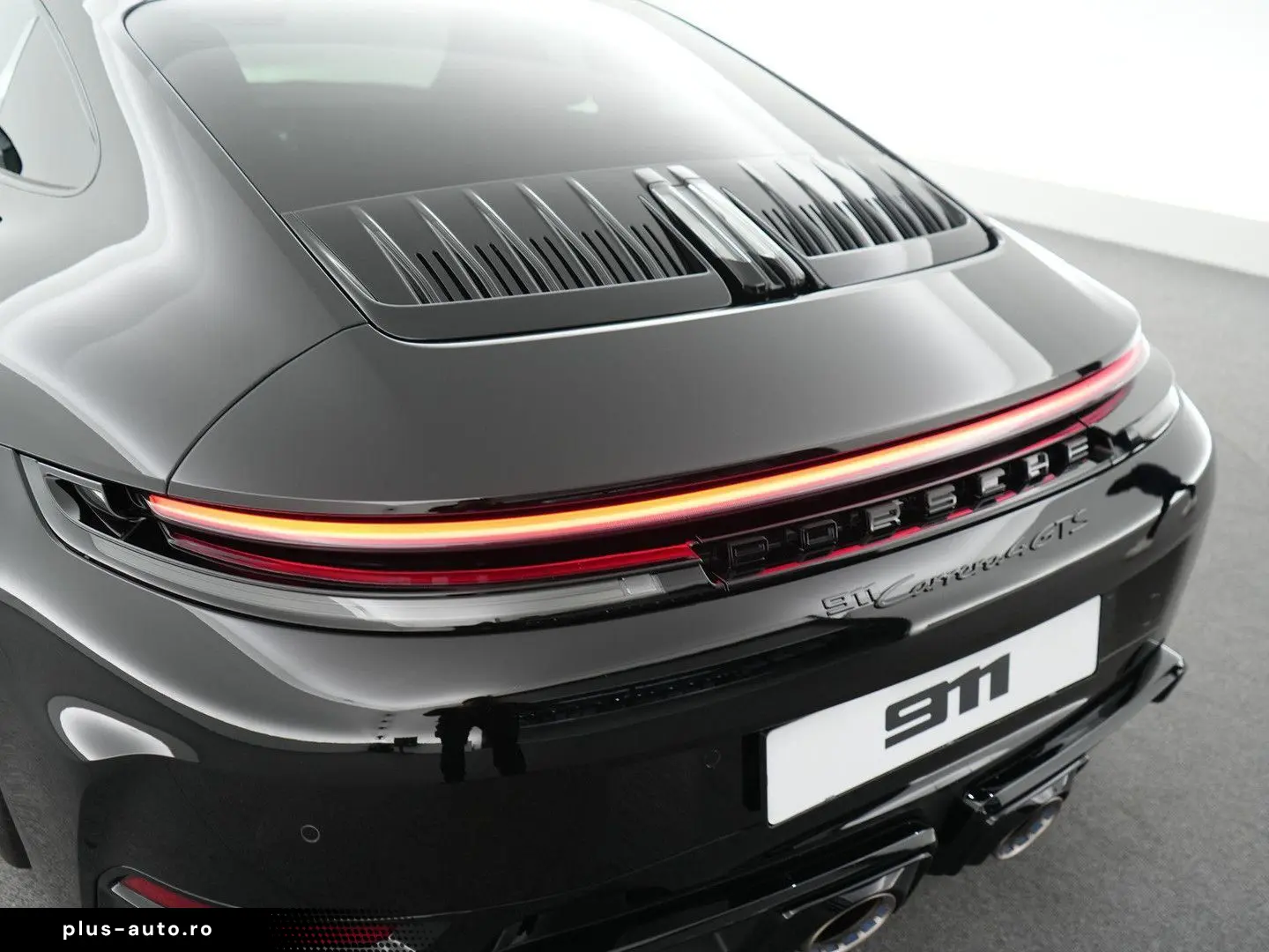 PORSCHE 992 Carrera 4 GTS