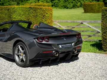 FERRARI F8 Spider - 1 Owner - Like new