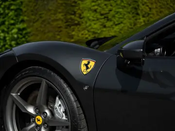 FERRARI F8 Spider - 1 Owner - Like new