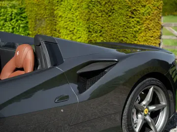 FERRARI F8 Spider - 1 Owner - Like new