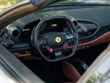 FERRARI F8 Spider - 1 Owner - Like new