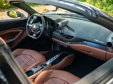 FERRARI F8 Spider - 1 Owner - Like new