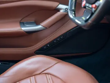 FERRARI F8 Spider - 1 Owner - Like new