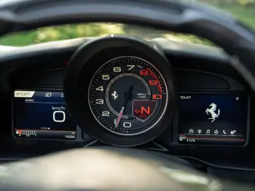 FERRARI F8 Spider - 1 Owner - Like new