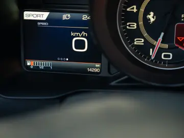 FERRARI F8 Spider - 1 Owner - Like new