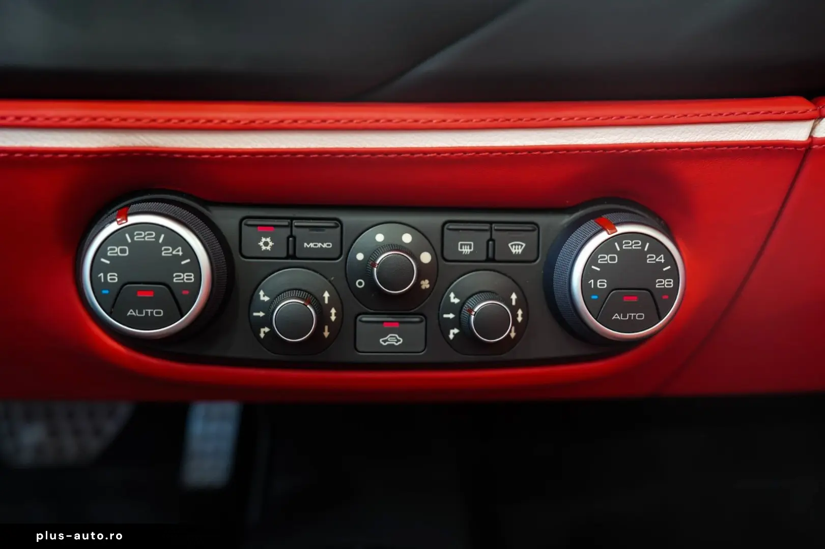 FERRARI 488 Spider TAILOR-MADE DAYTONA-SEATS