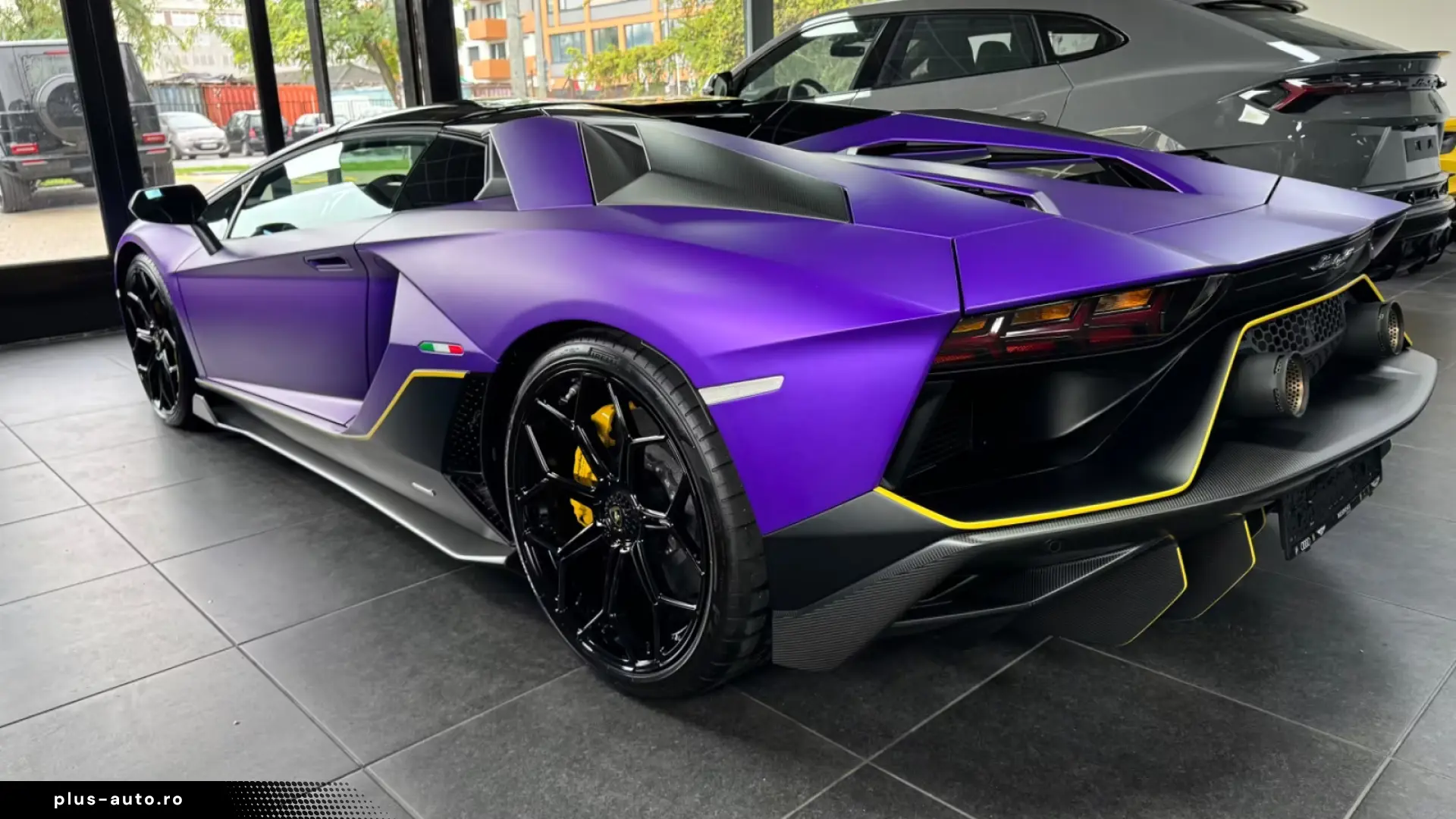 Lamborghini Aventador Ultimae Roadster 1 of 250- Full carbon